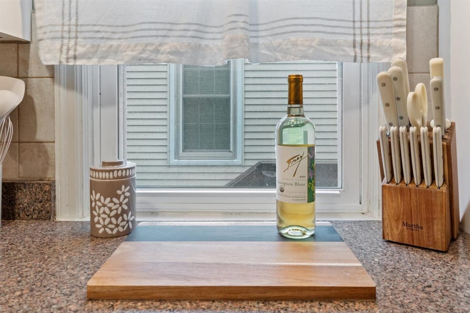 Wine, board for charcuteries, and knife set