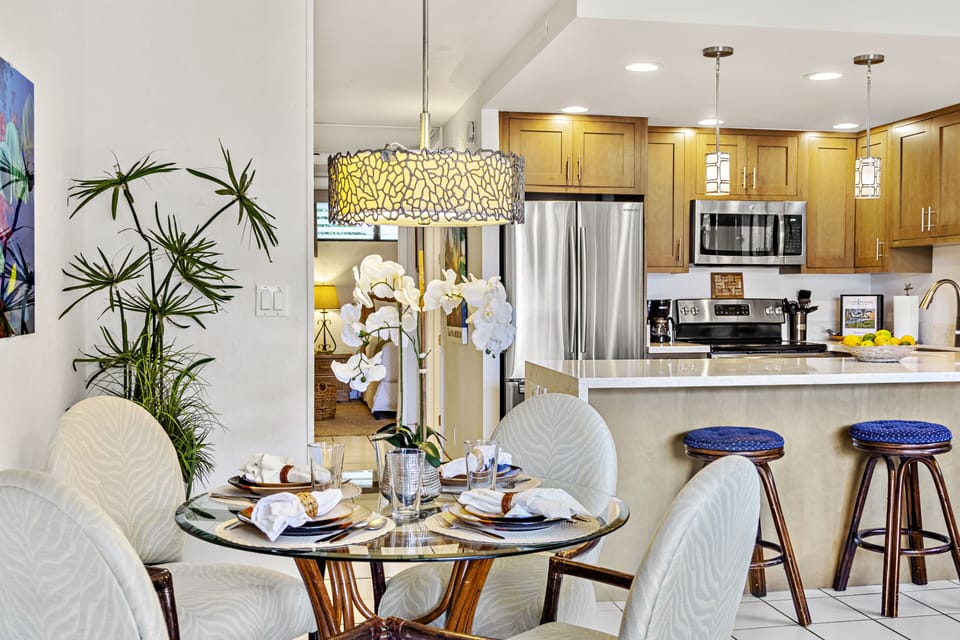 Indoor dining for four