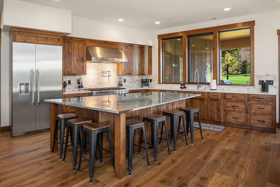 9 Wines: - Fully stocked chef's kitchen with a large center island and 7 bar stools.