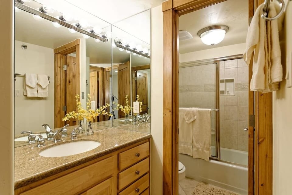 1 Full Bathroom