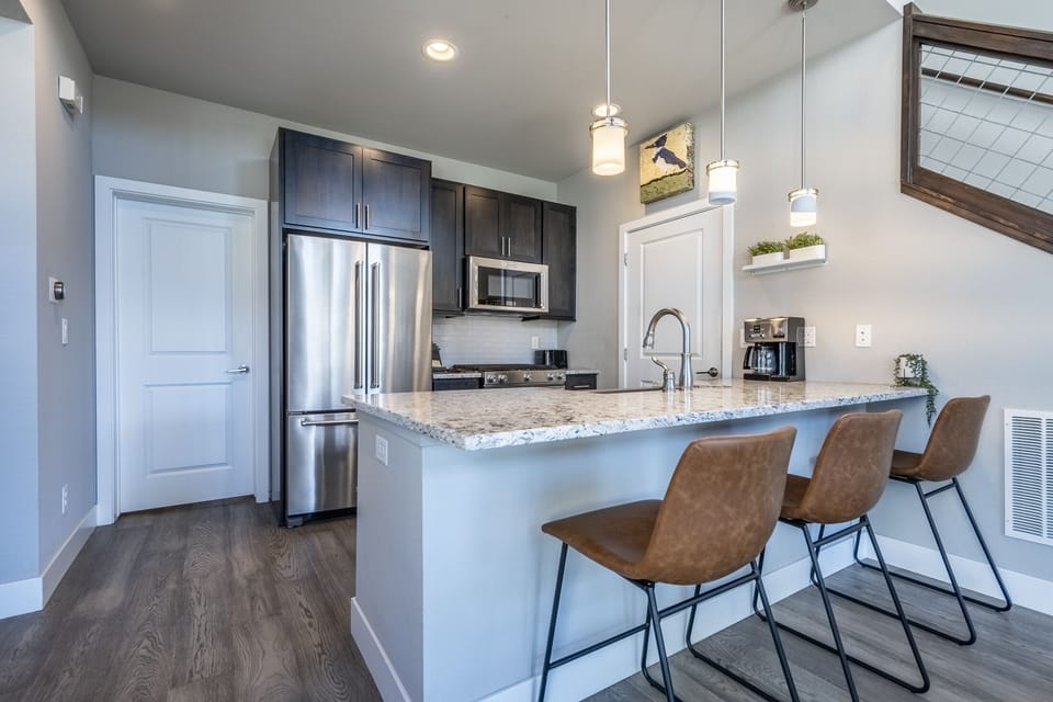 Kitchen - Kitchen island with 3 stools