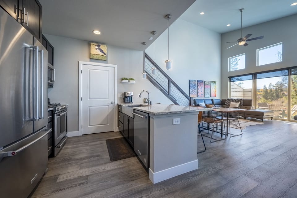 Kitchen - Beautiful kitchen with stainless appliances.
