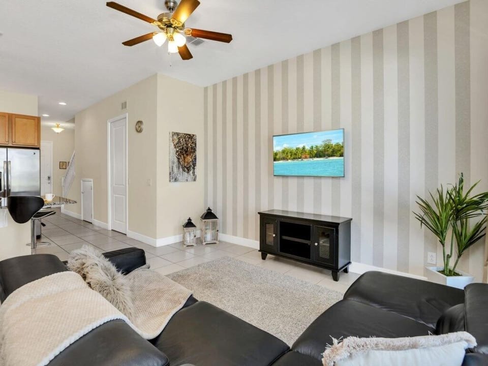 006-living-room.jpg