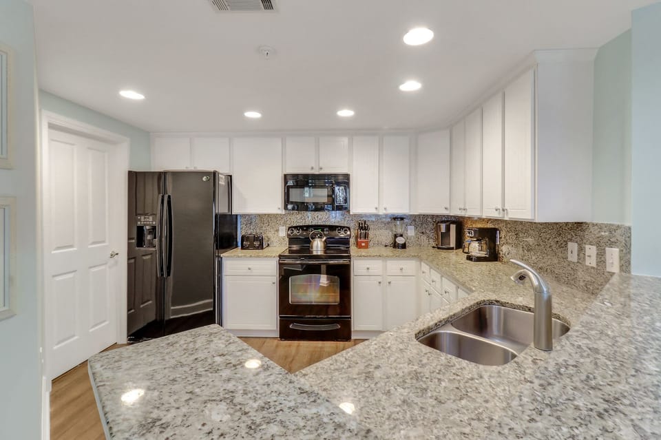 2216 Windsor II | Kitchen - 2216 Windsor II | Kitchen