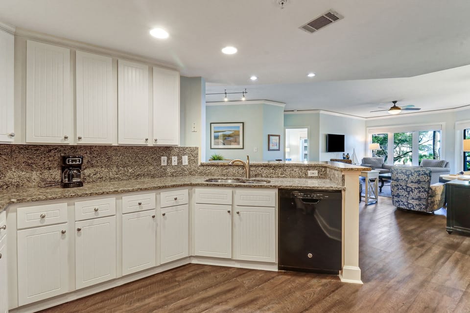 2216 Windsor II | Kitchen - 2216 Windsor II | Kitchen