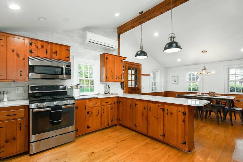 2nd view of the kitchen and kitchen table