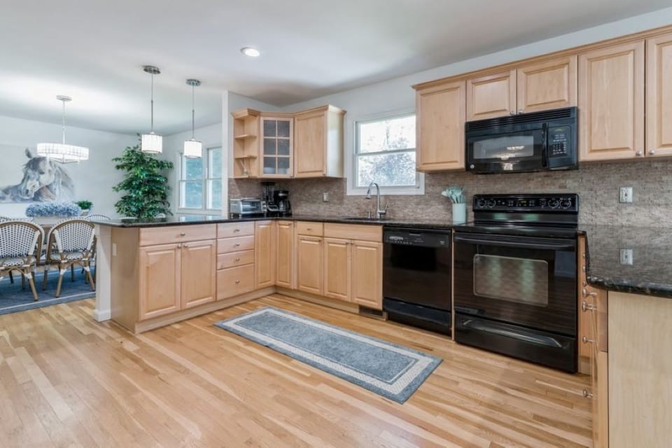 Fully Equipped Chef’s Kitchen