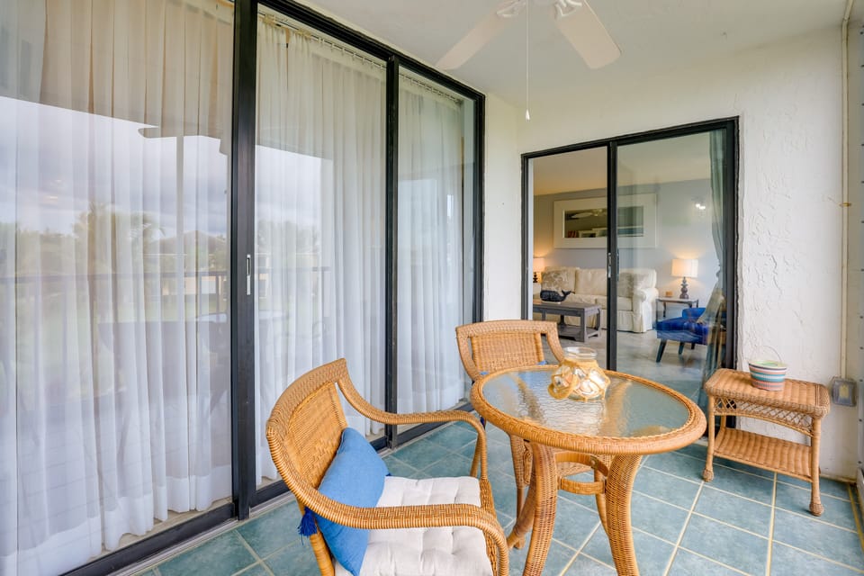 Screened-In Porch | Outdoor Dining Area