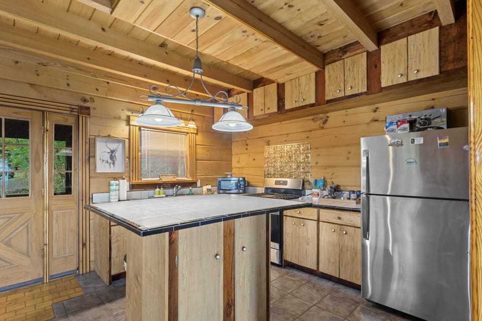 Large Island in the Kitchen. Please Note The Kitchen Does Not Have a Dishwasher