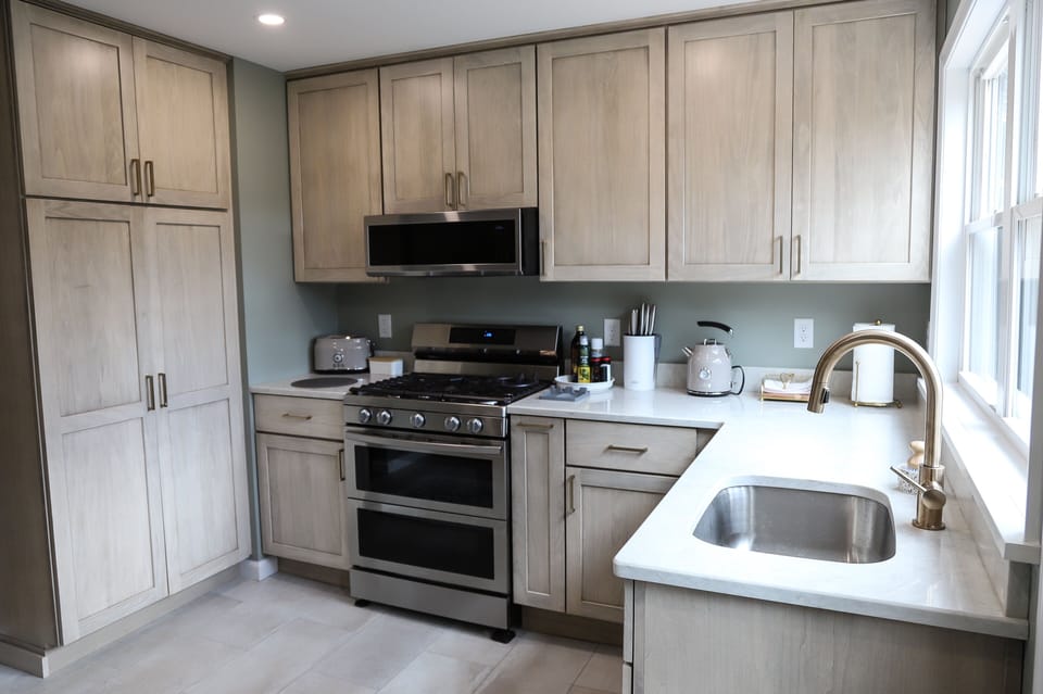 Well appointed modern kitchen. 