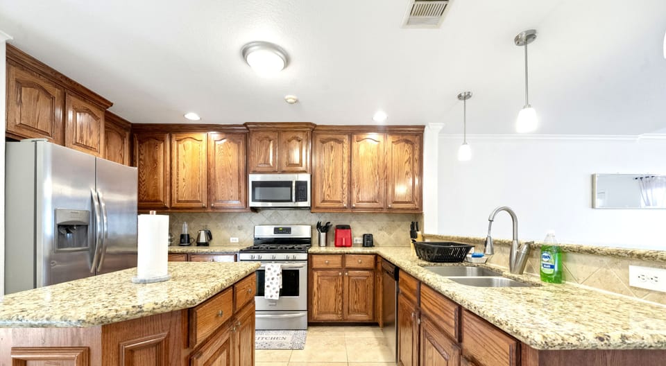 Beautiful & Wide House 4Bedroom near IAH Airport House in Houston