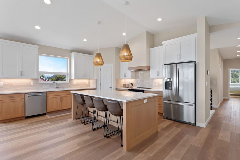 North unit, kitchen/dining space