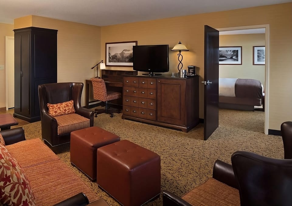 Spread out in a comfortable suite with room to gather.