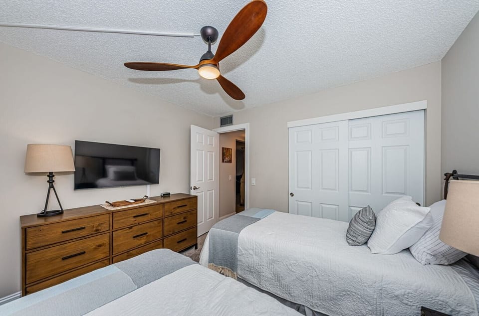 web-or-mls- Guest Bedroom 2b