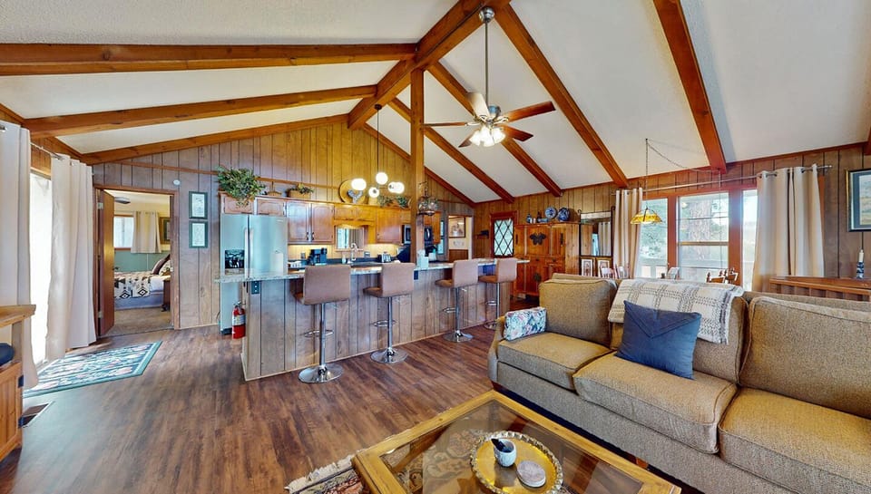 Large living room with plenty of seating