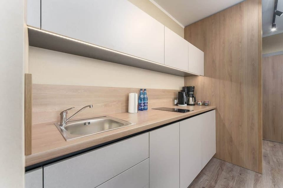 Kitchenette with plenty of kitchen utensils and dishes. 