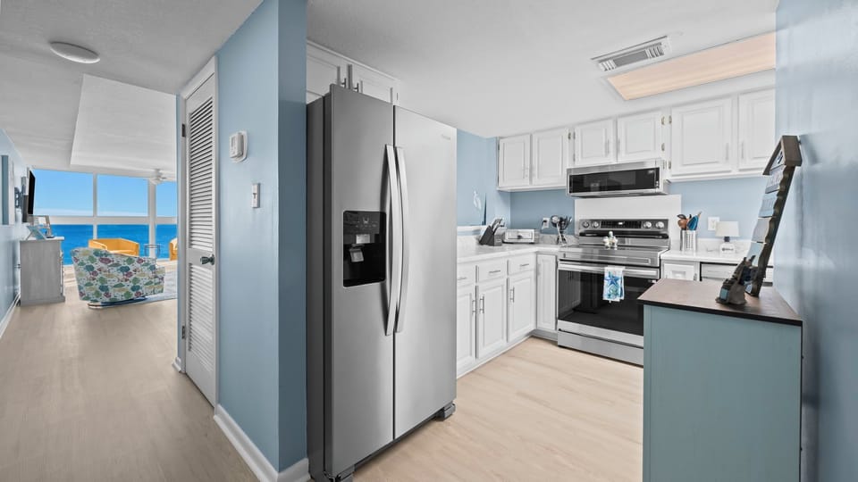 Edgewater West 82 - Fully equipped Kitchen