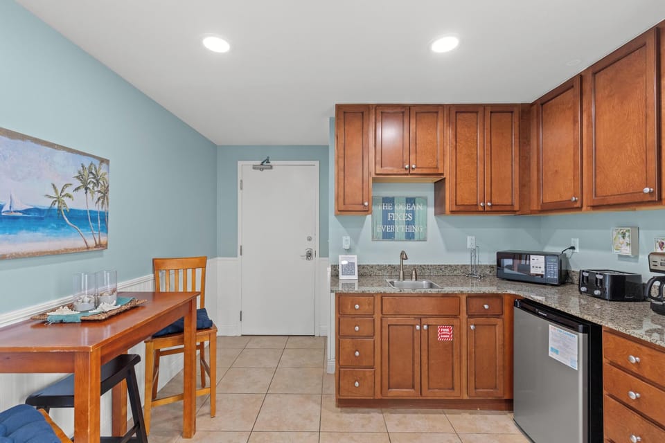 Kitchenette and Dining Area