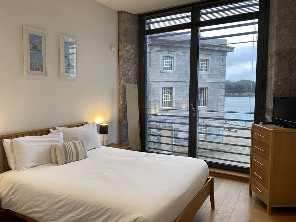 Bedroom with River Tamar view
