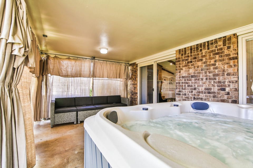 Indoor spa tub