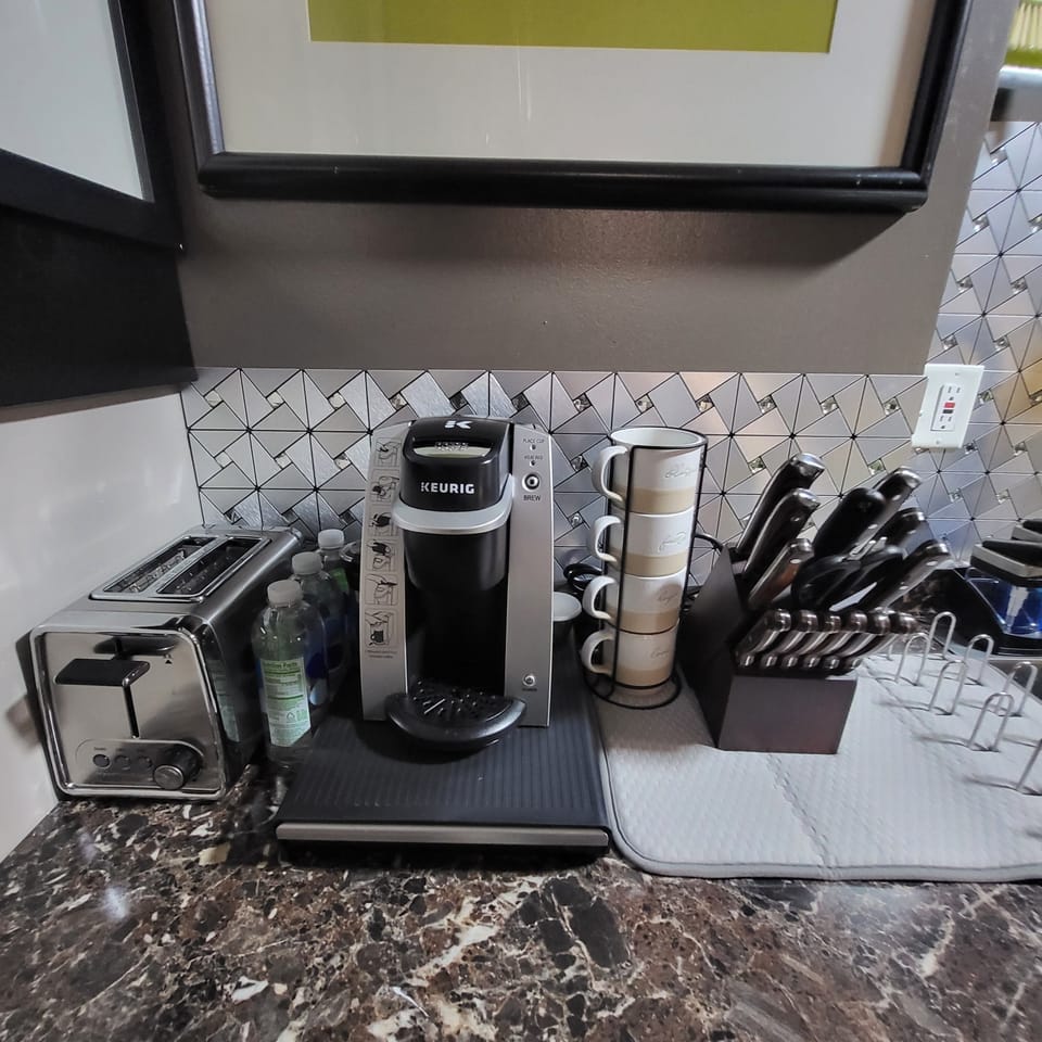 Keurig & Toaster