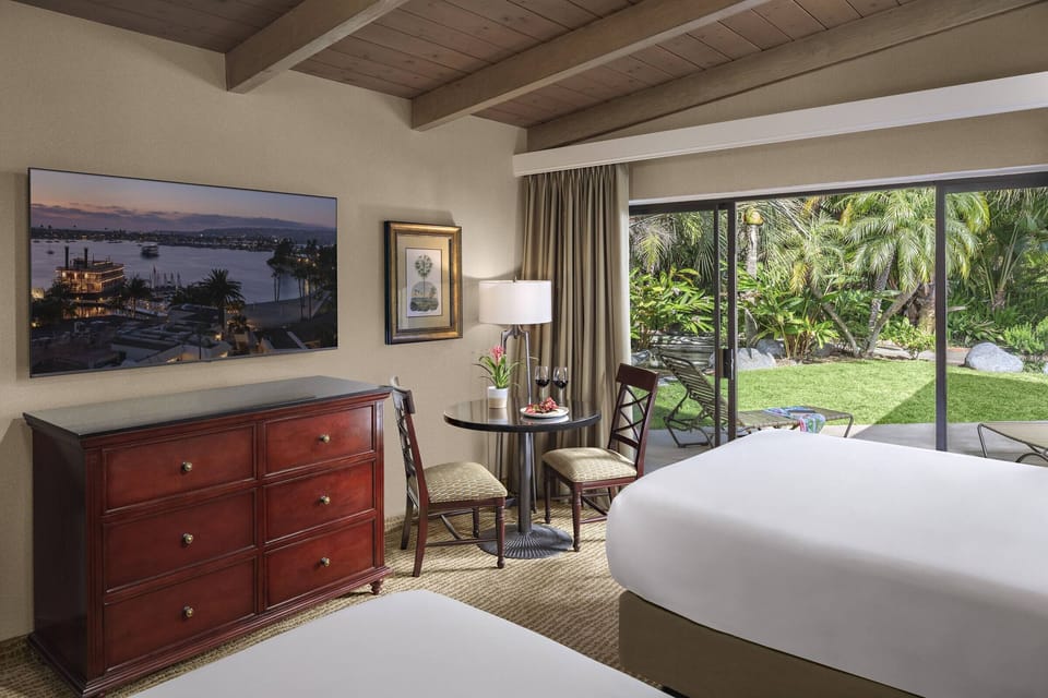 2 Queen size beds