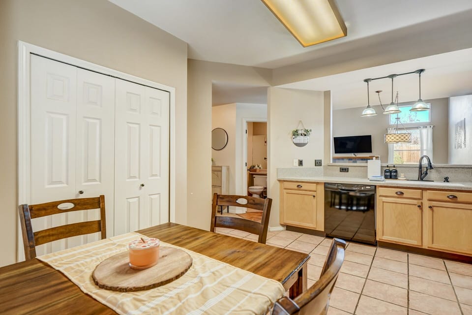 Fully equipped kitchen ready for short or monthly stays.