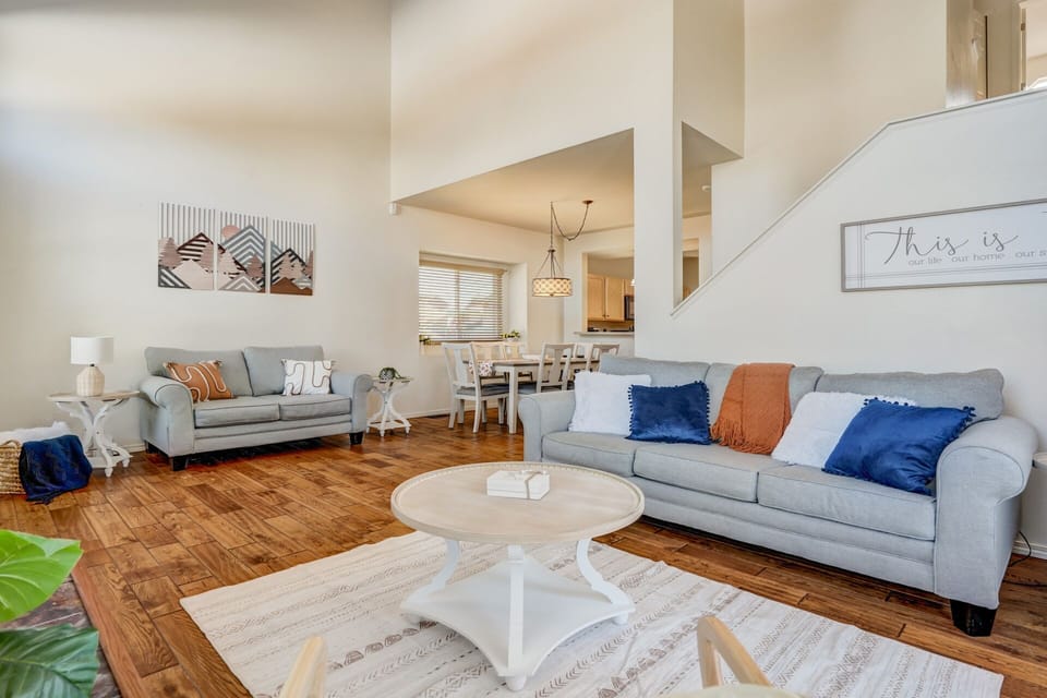 Plenty of seating in the living room!