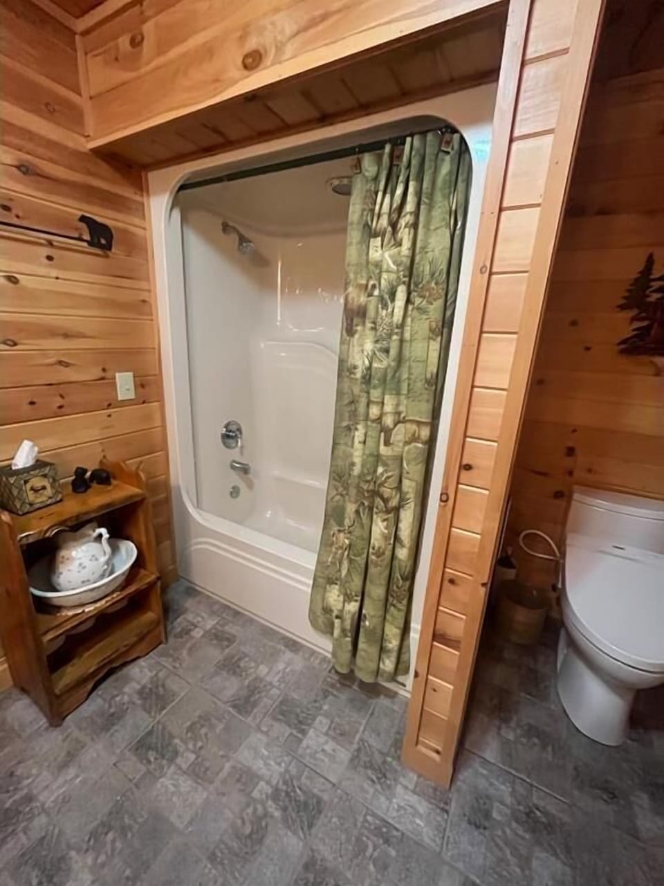 Guest bathroom Combination Tub/Shower