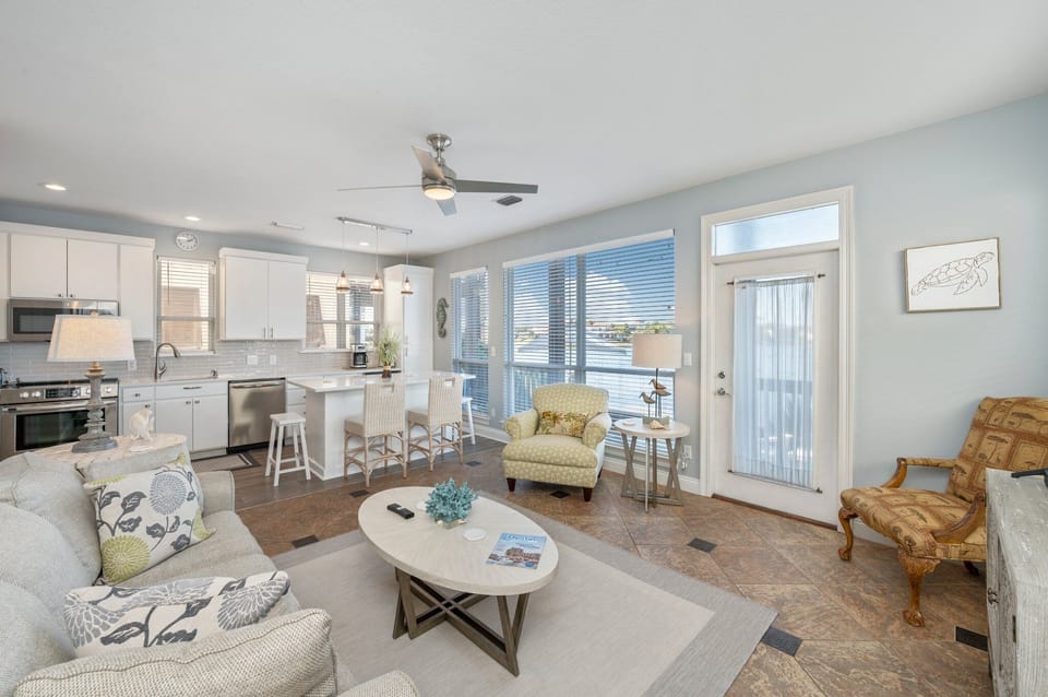 Spacious Living room