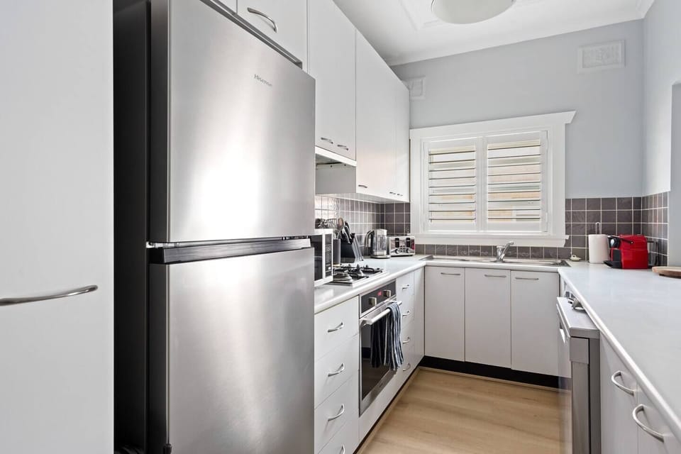 You’ll find all you need in the modern kitchen to prepare meals at home, plus a dishwasher for easy clean-up and an integrated laundry with a washing machine and dryer. 
