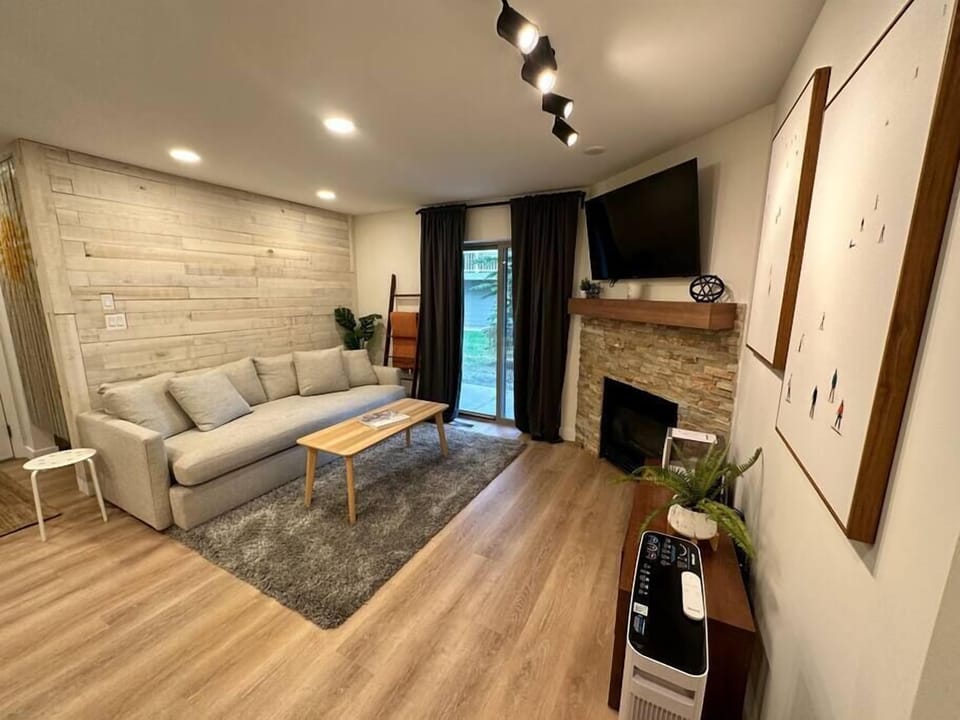 Living Room (2)