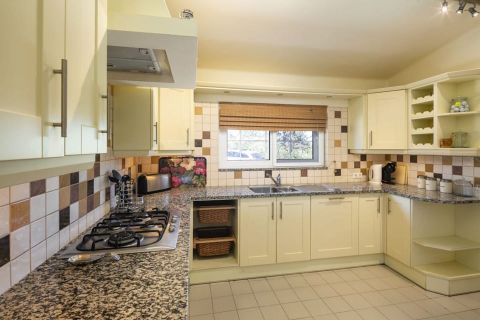 Carvoeiro Rentals Casa Vista Alta kitchen2