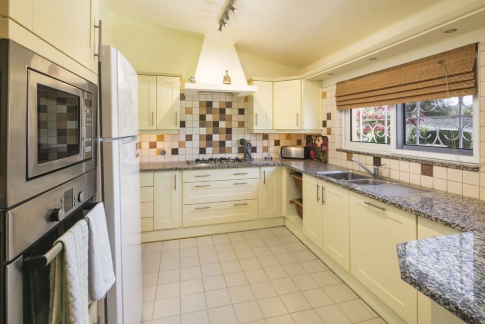Carvoeiro Rentals Casa Vista Alta kitchen