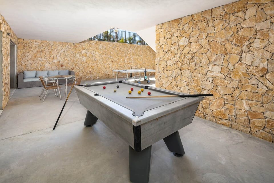 Carvoeiro rentals villa atlantica pool table