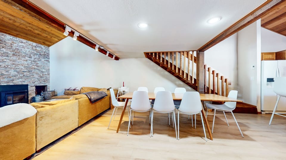 Indoors, Furniture, Living Room, Floor, Flooring