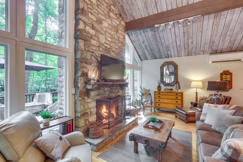 Living Room | Gas Fireplace