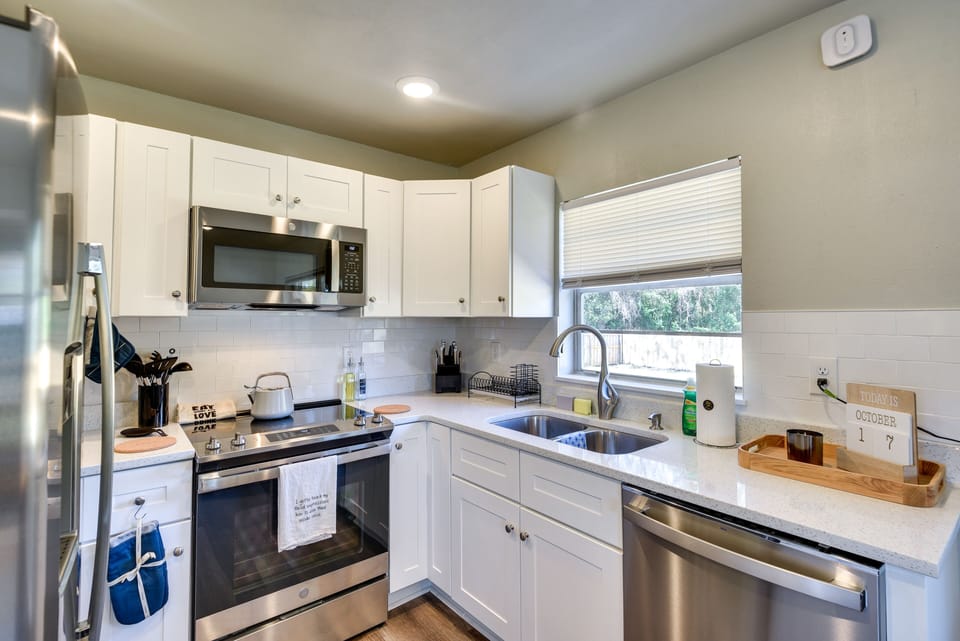 Kitchen | Crockpot | Coffee Grinder & Maker | Tea Kettle | Toaster Oven