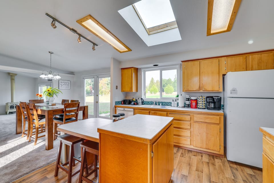 Kitchen | Keurig Coffee Maker & K-Cups