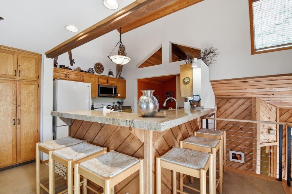 Breakfast Bar Framing Kitchen with Seating for 6