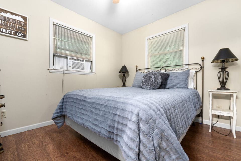 Queen Bedroom