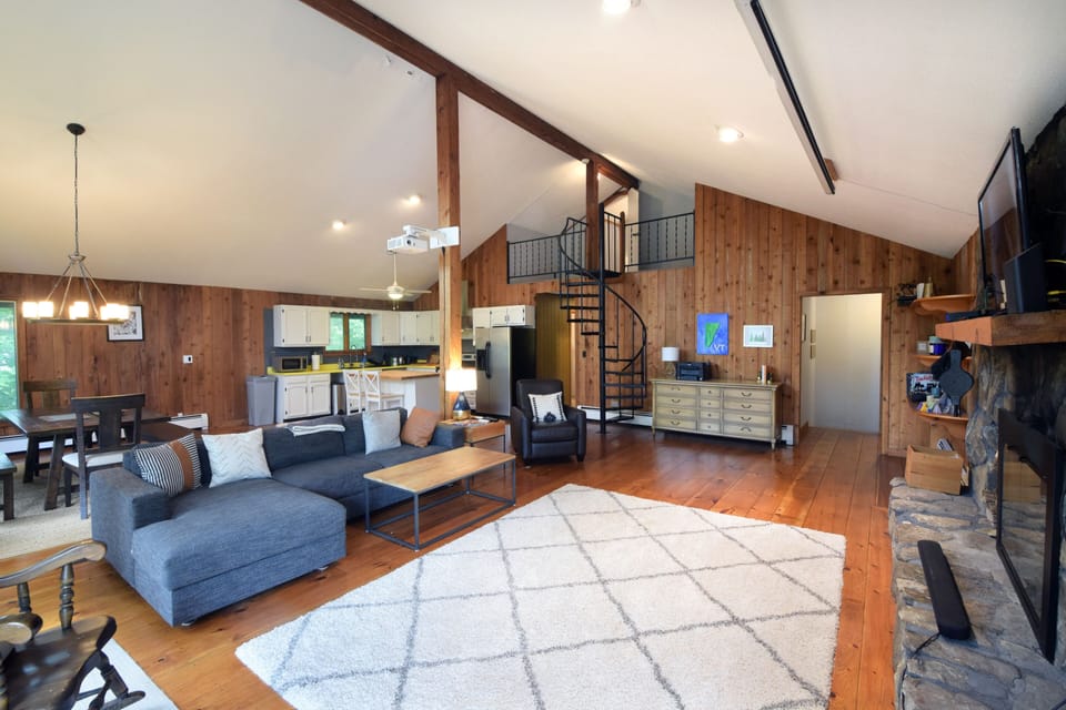 2nd Floor Living Room