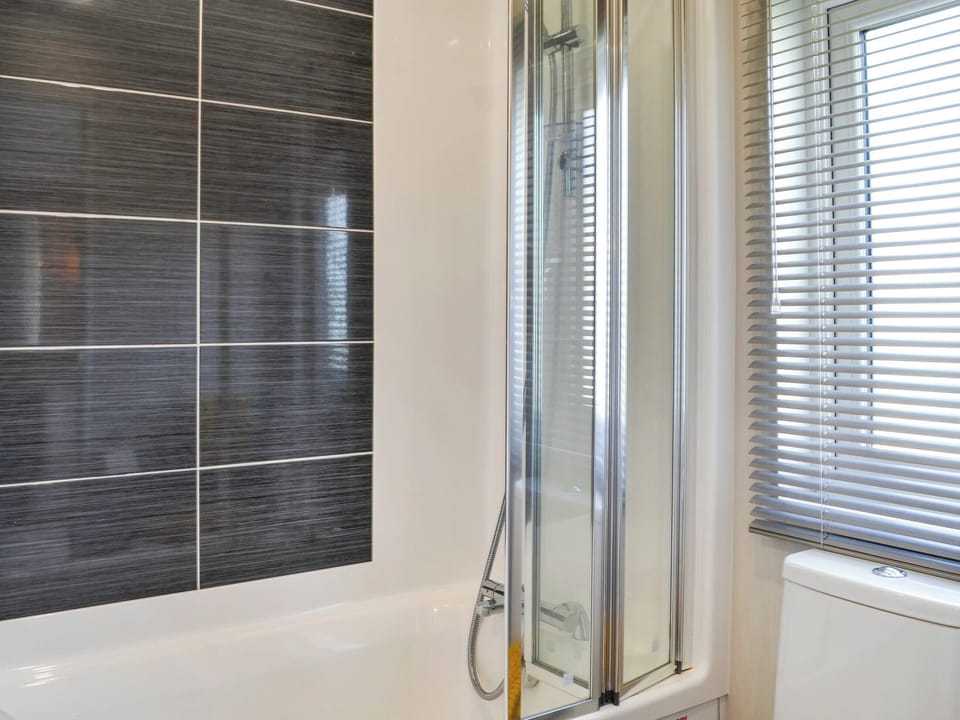 Bathroom | Gill Bay - Bonnie Escapes, Southerness