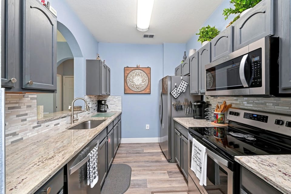 11-web-or-mls-7660-comrow-st-402
