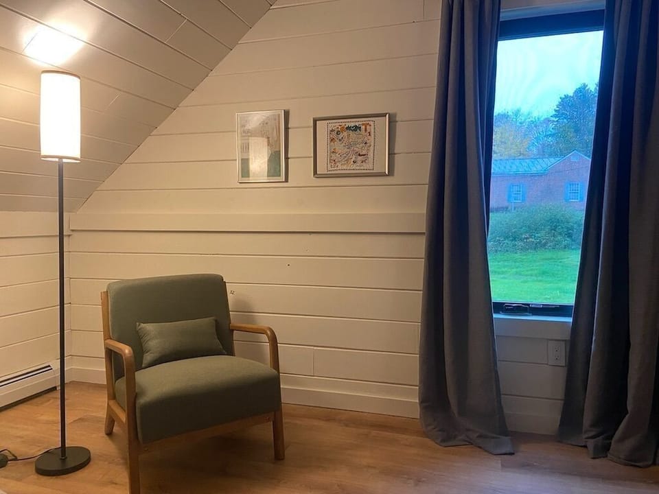 Magic Mountain Room - Reading Corner
