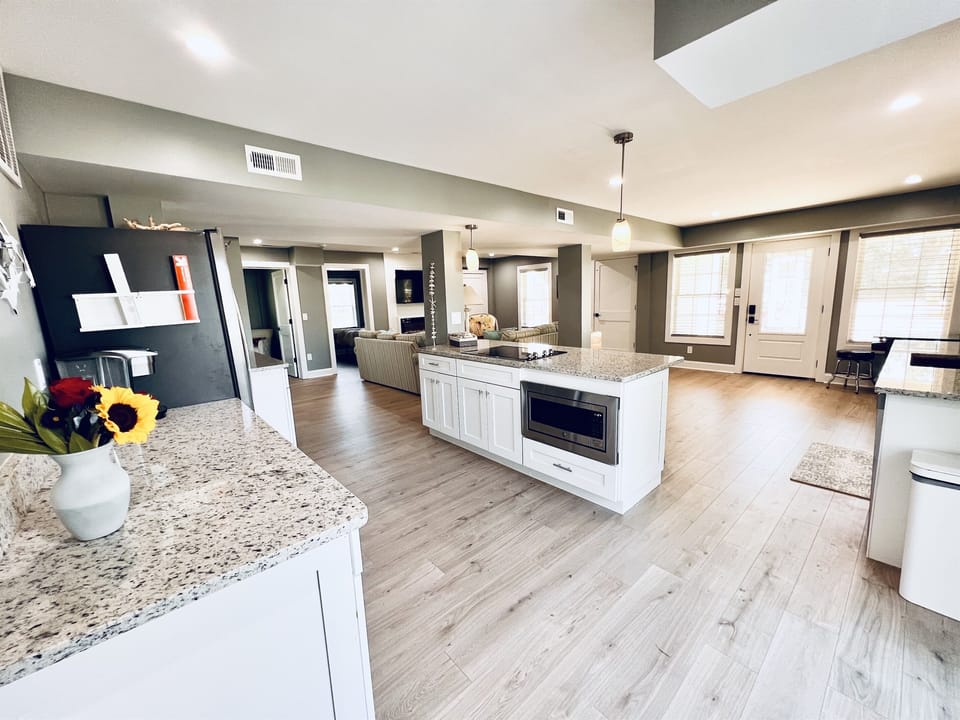 built in microwave and super airy kitchen