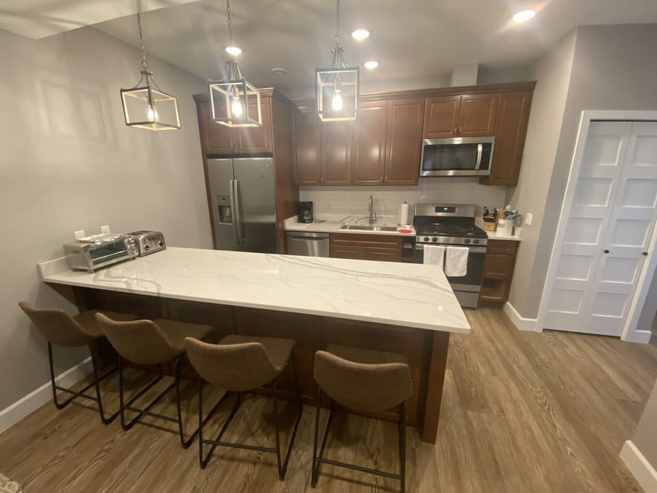 Kitchen and eat at bar