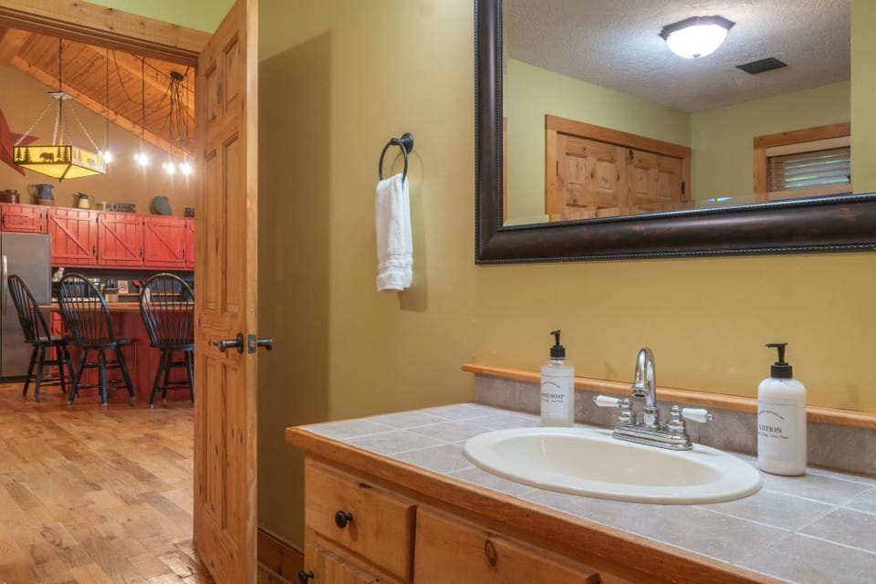 Main Floor Bath - Amenities Provided