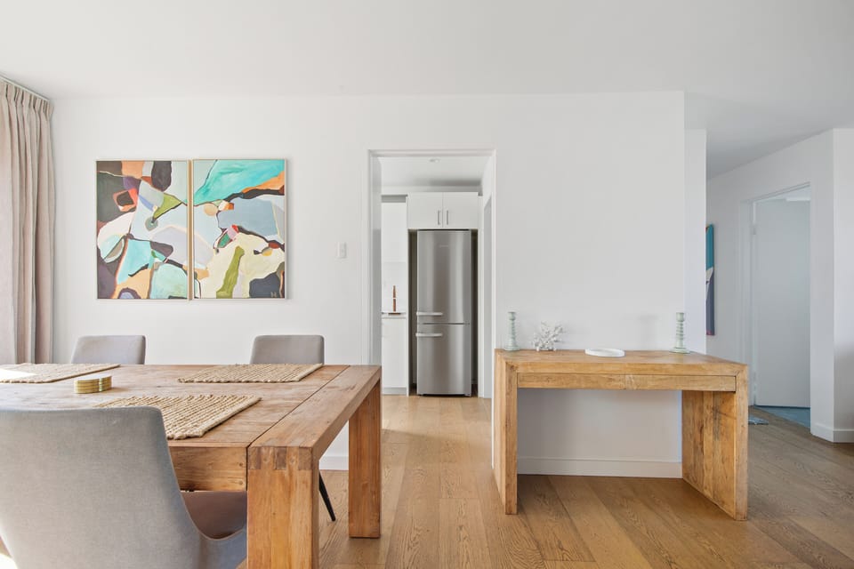Fresh coastal design with dining area to seat 6.