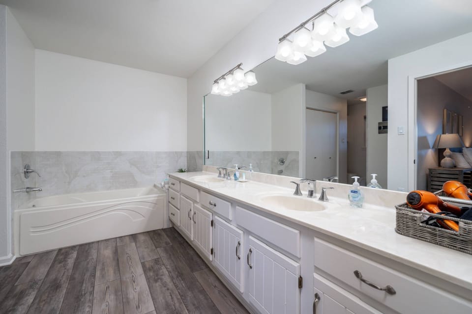 Primary Bathroom attached to Bedroom 1 I Double Vanity I Spacious Countertops I Bathtub